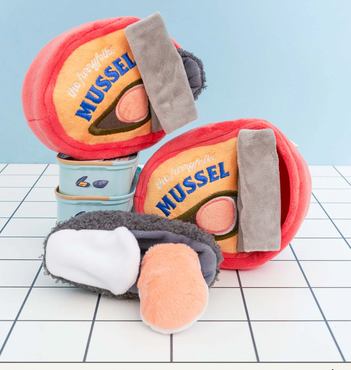 The Furryfolks Tinned Mussel Nosework Toy