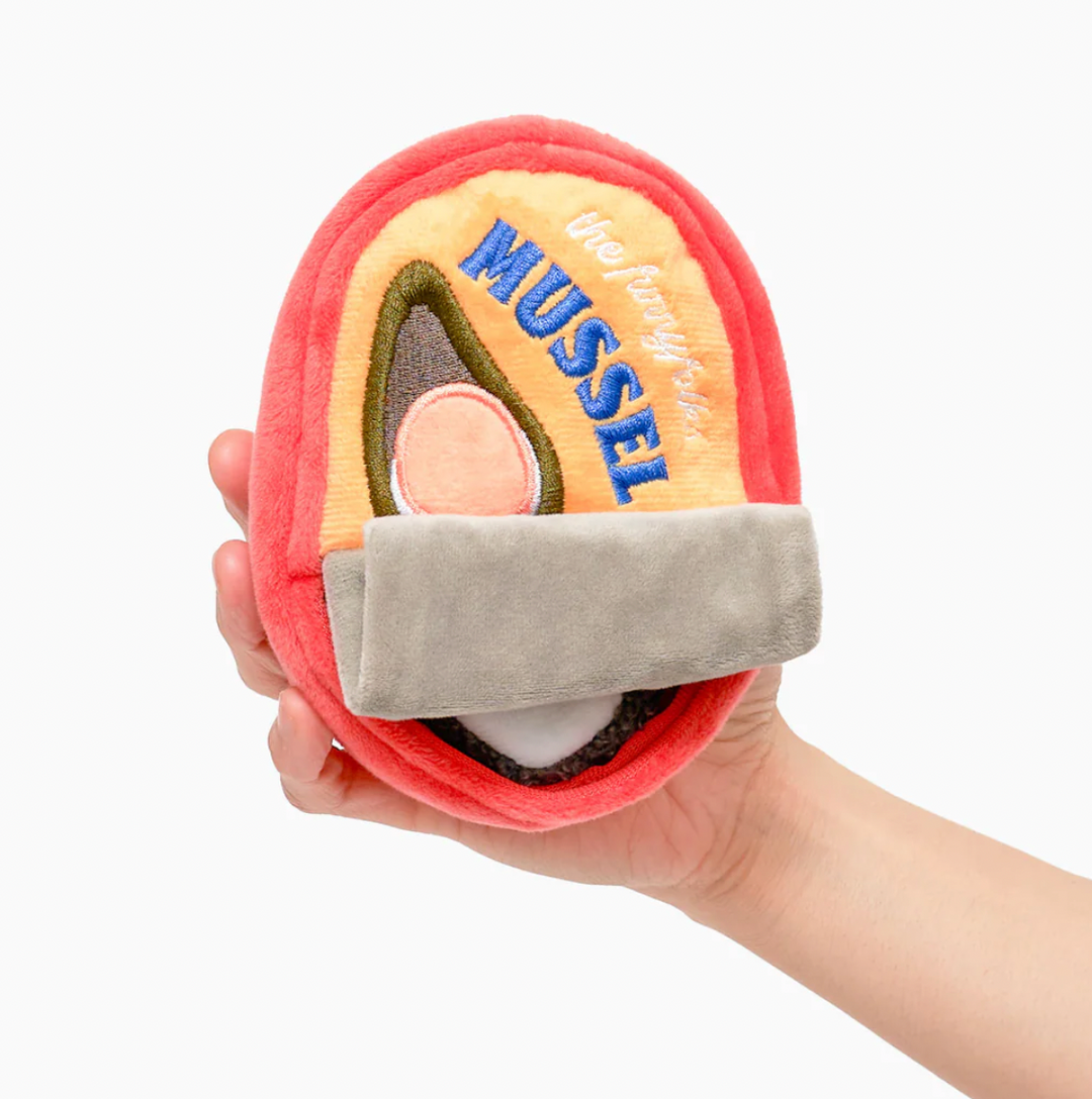 The Furryfolks Tinned Mussel Nosework Toy